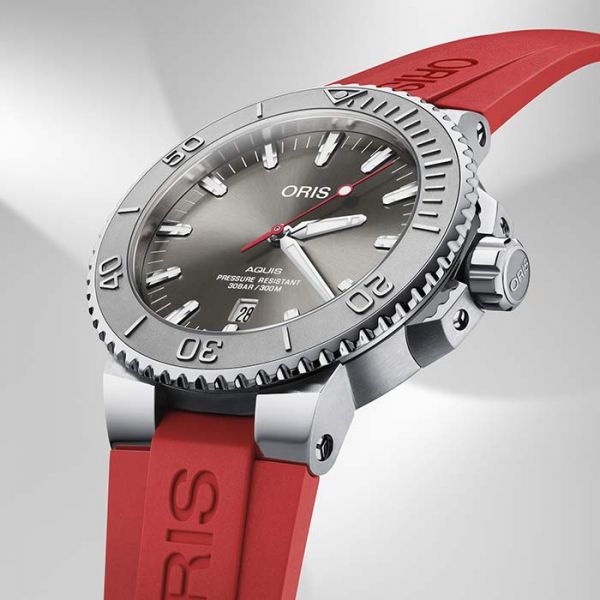 Oris Plong e Aquis Date watch grey dial red rubber bracelet 43 5 mm