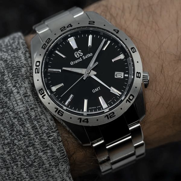 Grand Seiko Sport Quartz GMT SBGN027 Lepage