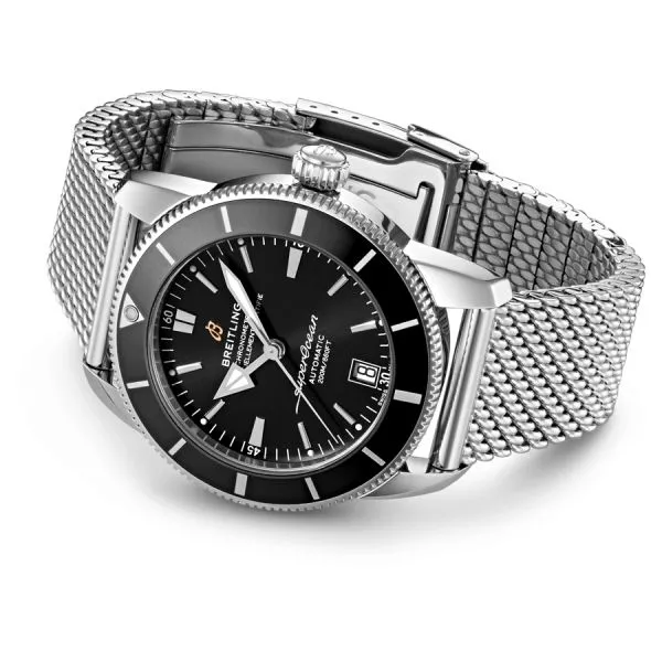 Montre Breitling Superocean Heritage II B20 automatique cadran noir bracelet maille milanaise 42 mm