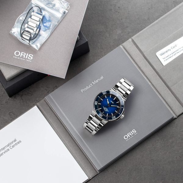 Pre Owned Oris Aquis Date Caliber 400 43 mm blue dial Lepage