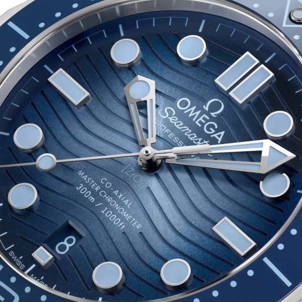 Omega seamaster diver online 300m blue rubber strap