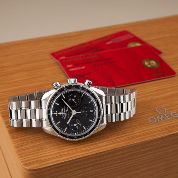 Omega moonwatch online 38mm