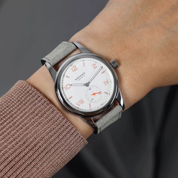 Nomos club 36 discount review