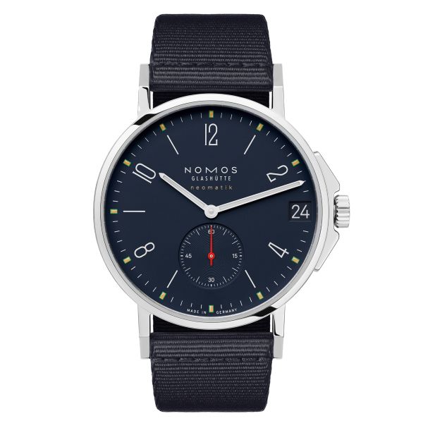 Montre Nomos Ahoi Neomatik Date Atlantique automatique fond saphir cadran bleu bracelet tissu bleu noir 38,5 mm