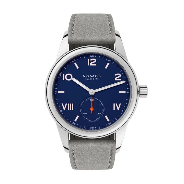 Montre NOMOS Club Campus Night Sky mécanique fond saphir cadran bleu bracelet velours gris 36 mm